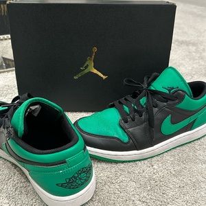 Nike Air Jordan black / green ,worn 2 times , size 8, with box